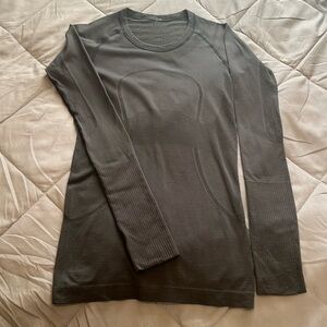 Black Lululemon long sleeve Swiftly Tech